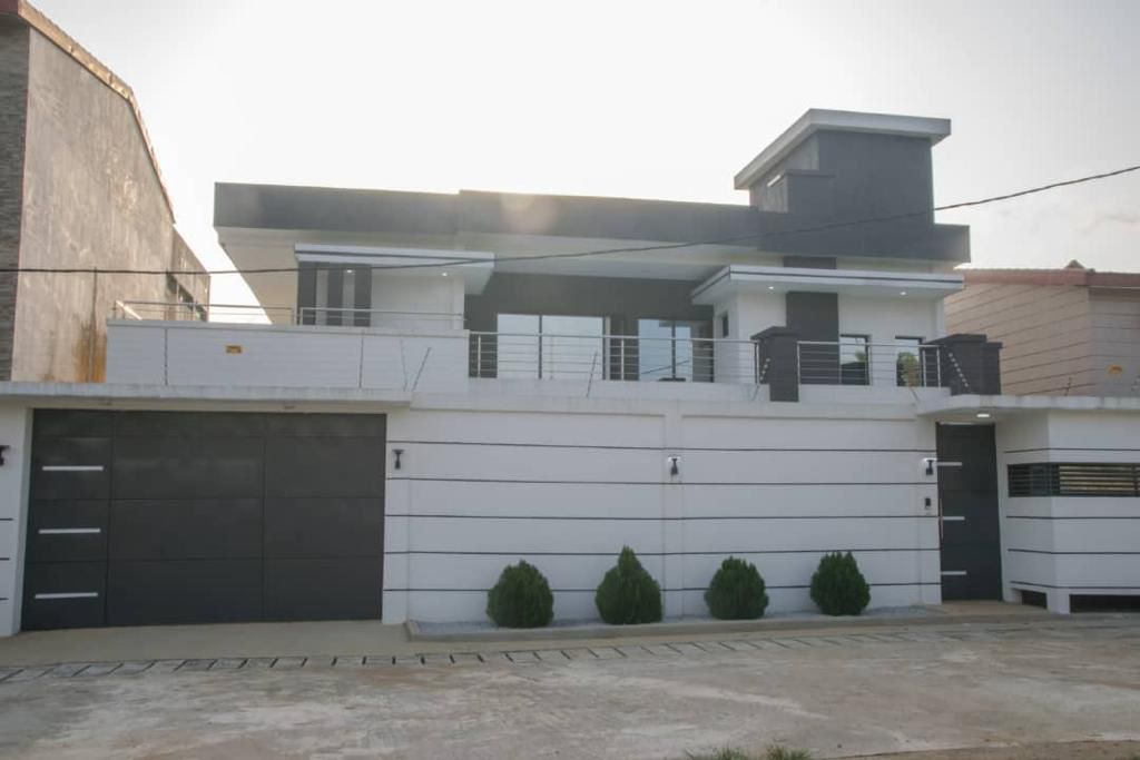 Finitions sols villa duplex Akouedo